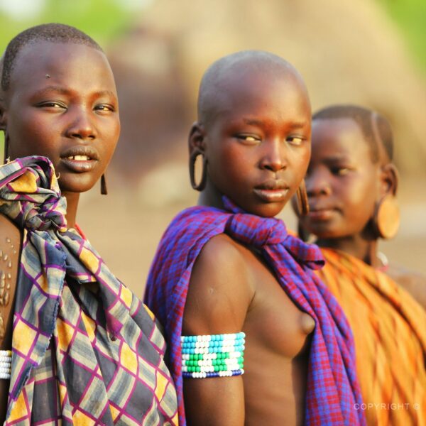 Etiopie, dívky z údolí řeky Omo