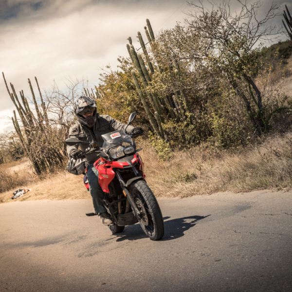 33 Kolumbií na motorce